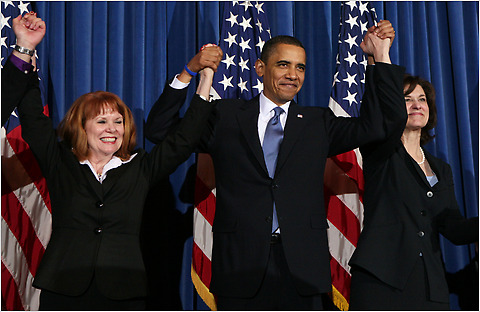 President Obama with Connie Anderson, left, and Vicki Kennedy.