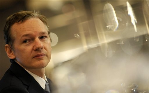 http://blog.newyorker.com/online/blogs/closeread/julianassange.jpg