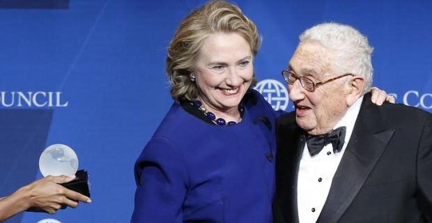 http://static.prisonplanet.com/images/020513ClintonKissinger.jpg