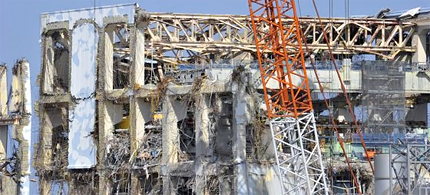 The Fourth Reactor at Fukushima on February 20, 2012. The yellow area is the containment vessel. (photo: The Asahi Shimbum Digital)