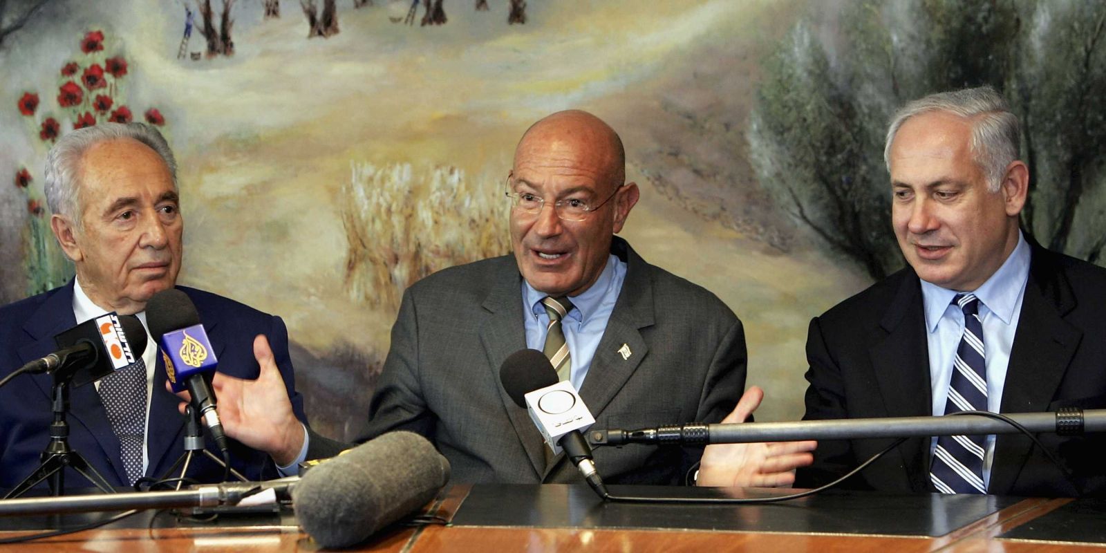 http://bollyn.com/public/Milchan_Peres_and_Bibi.jpg