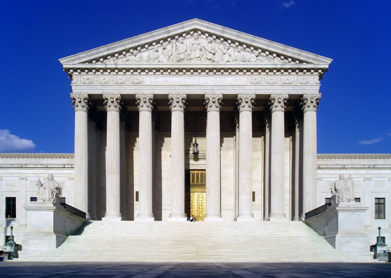 http://upload.wikimedia.org/wikipedia/commons/d/d8/USSupremeCourtWestFacade.JPG