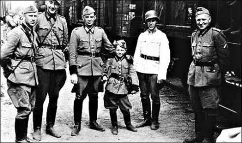 Photo from Mascot, purporedly showing Kurzem as a boy