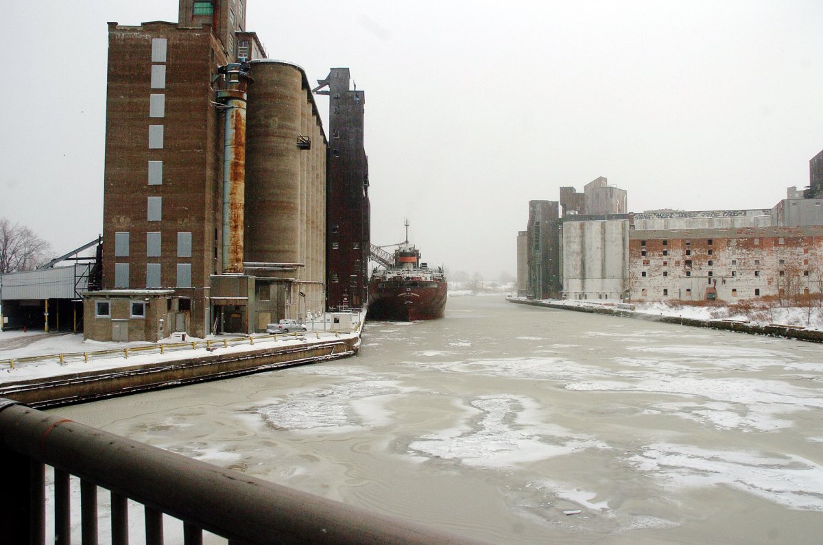 Massive Snowstorm Still Dumping Snow In Parts Of Midwest And Northeast